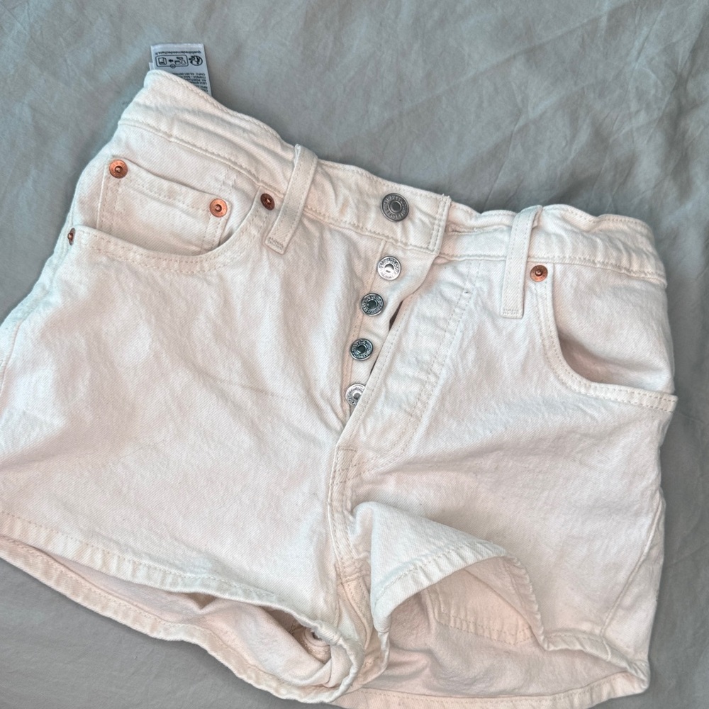Levi Cream Button Demim Shorts